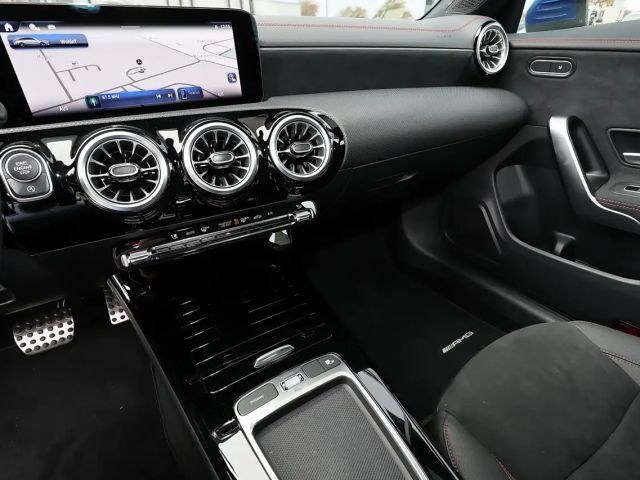 Mercedes-Benz CLA 200 AMG Line