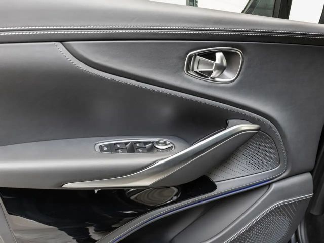 Aston Martin DBX Magnetic Silver Onyx Black