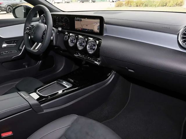 Mercedes-Benz CLA 200 AMG Line Coupé