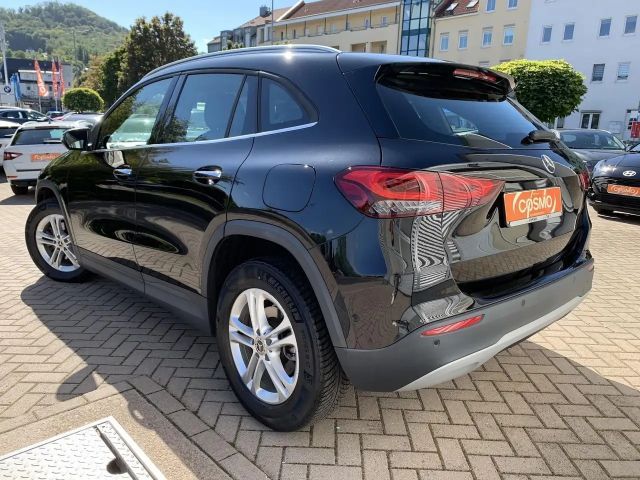 Mercedes-Benz GLA 200 4MATIC GLA 200 d