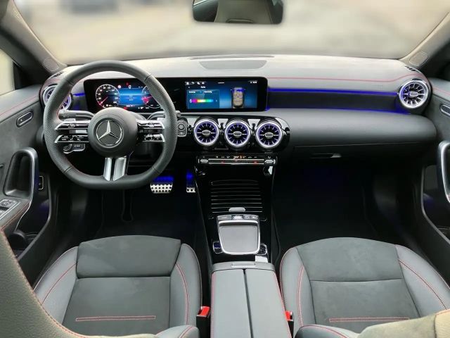 Mercedes-Benz CLA 200 AMG Line Coupé