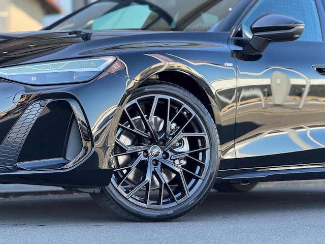 Audi A6 Avant Quattro S-Tronic