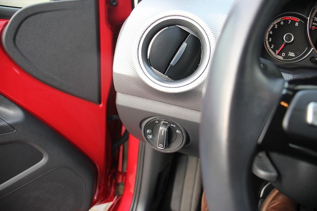 Volkswagen up! Active