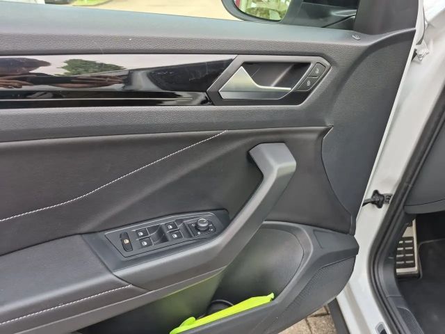 Volkswagen T-Roc R-Line Style