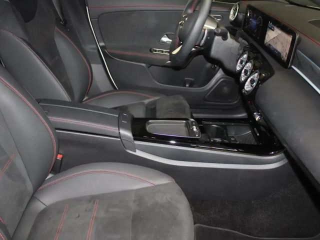 Mercedes-Benz CLA 180 AMG Line Coupé