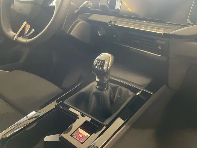 Opel Astra 1.2 Turbo Enjoy Turbo