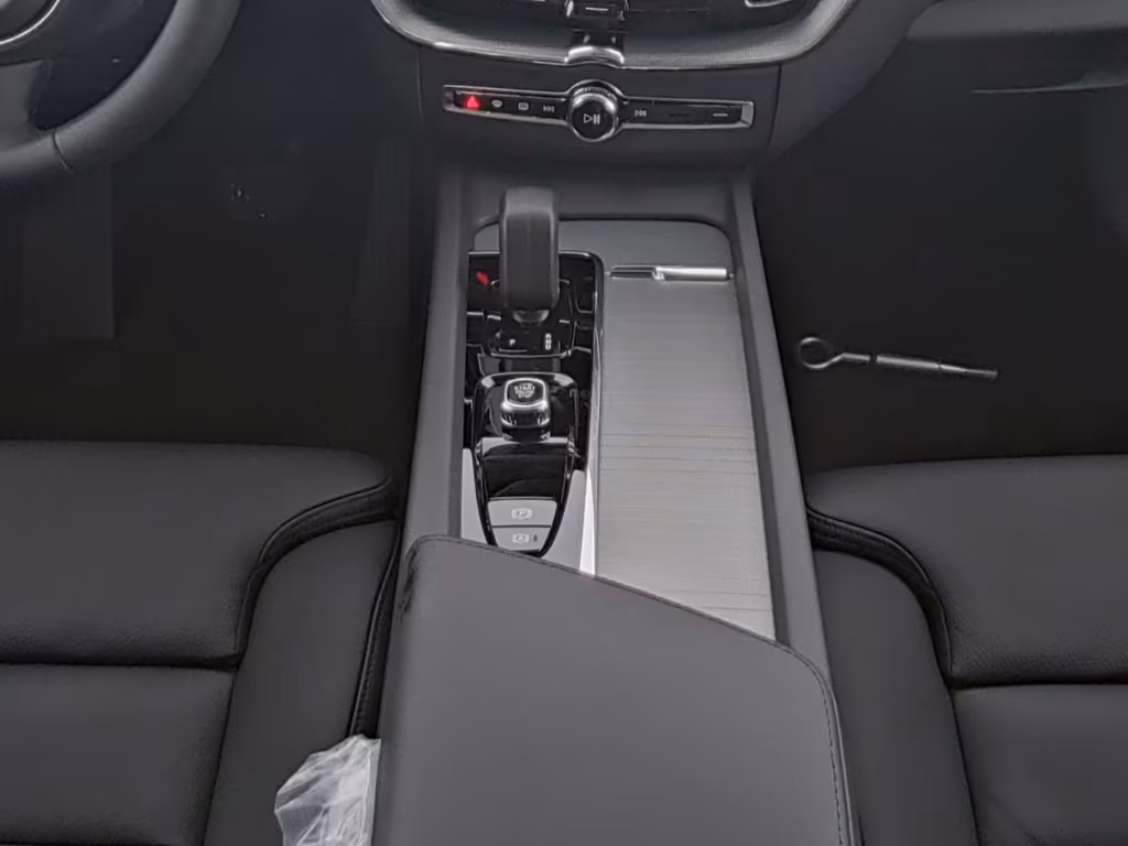 Volvo XC60 AWD Core Recharge