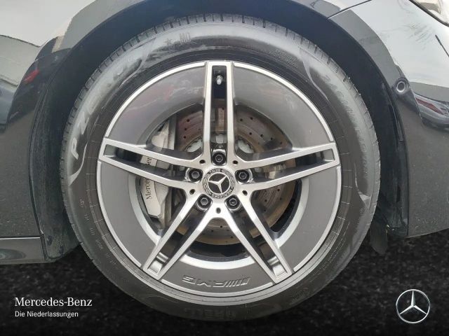 Mercedes-Benz E 220 AMG Line E 220 d Sedan