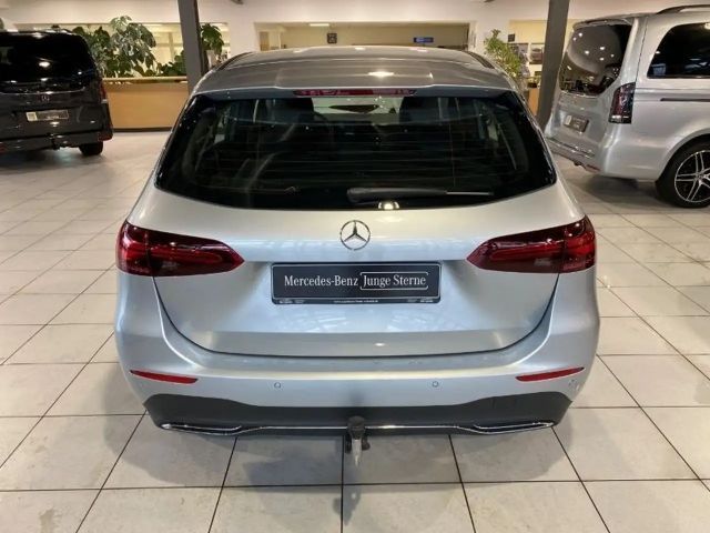 Mercedes-Benz B 180 Progressive Sedan