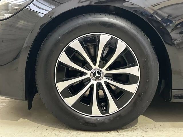 Mercedes-Benz E 220 AVANTGARDE E 220 d Sedan