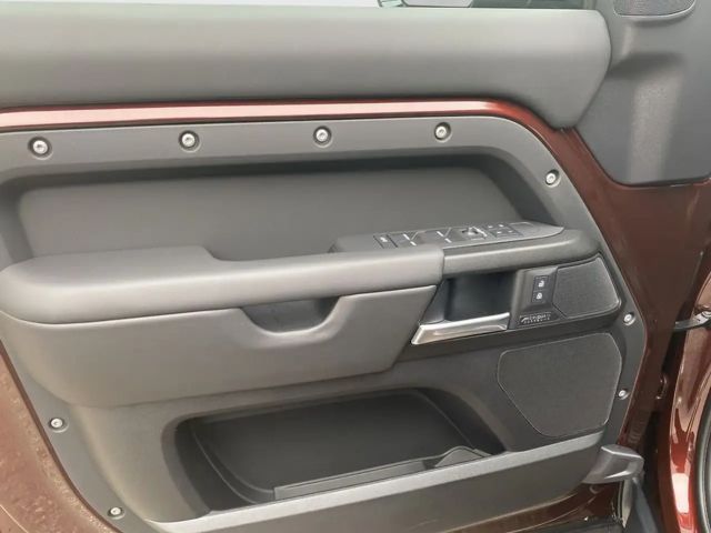 Land Rover Defender 110 D300