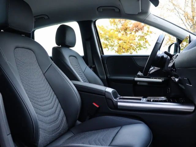 Mercedes-Benz B 200 Progressive Sedan