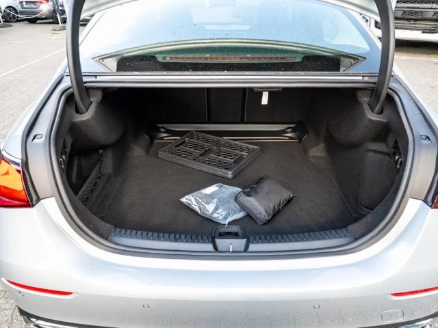 Mercedes-Benz E 200 AVANTGARDE Sedan