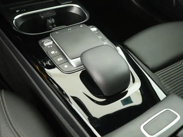 Mercedes-Benz A 250 A 250 e