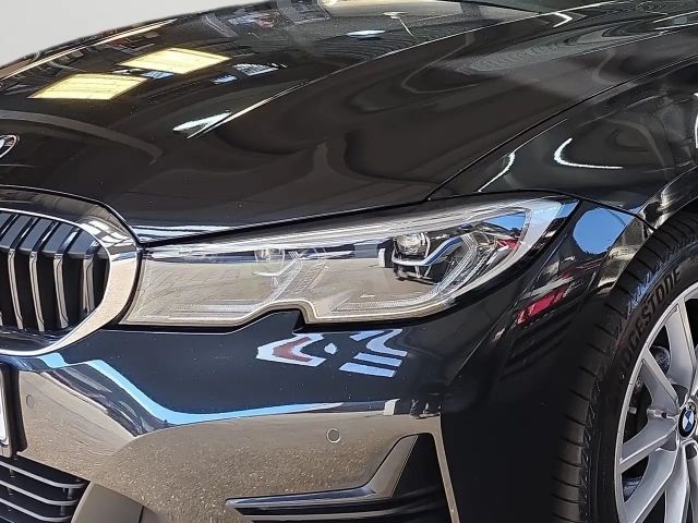 BMW 330 330e Sedan