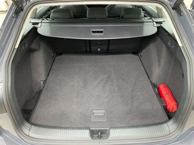 Volkswagen Golf 1.5 eTSI DSG Variant