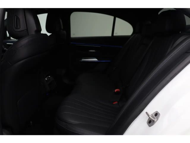 Mercedes-Benz E 220 AMG Line E 220 d Sedan