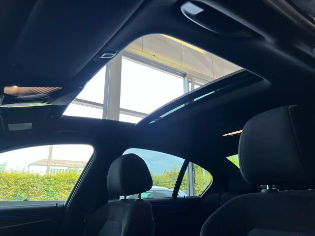 BMW 530 530d M-Sport Sedan