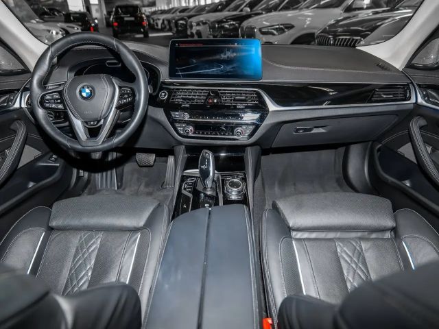 BMW 530 530d Luxury Line Sedan
