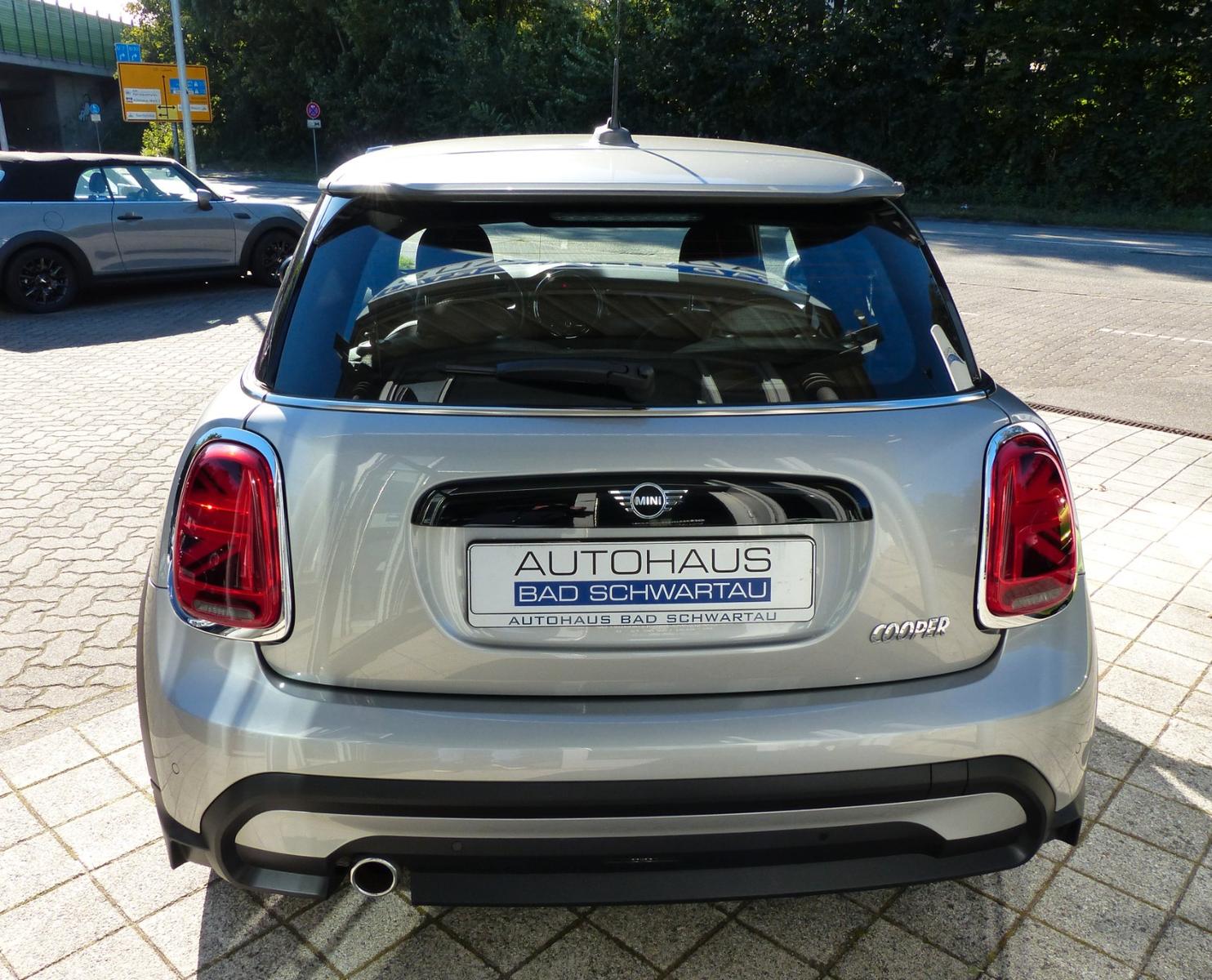 MINI Cooper "Essential Trim", Apple CarPlay, Tempomat