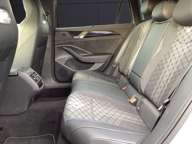 Volkswagen Passat R-Line Style