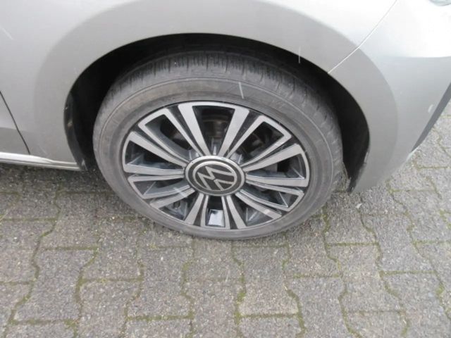 Volkswagen up! Active