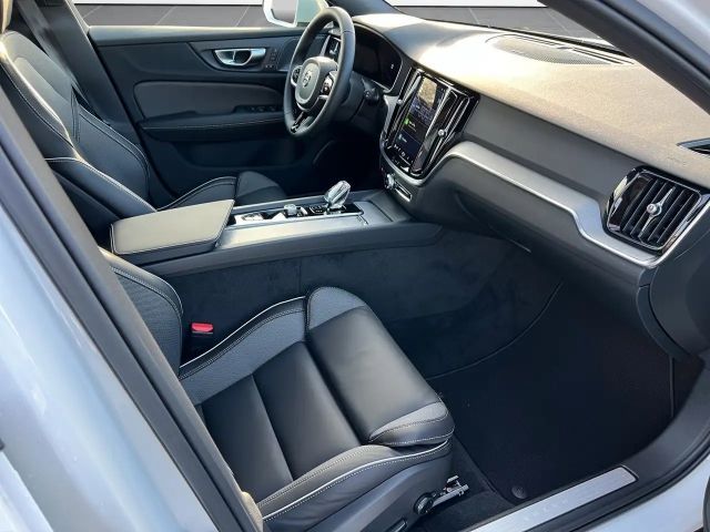 Volvo V60 Cross Country AWD Plus