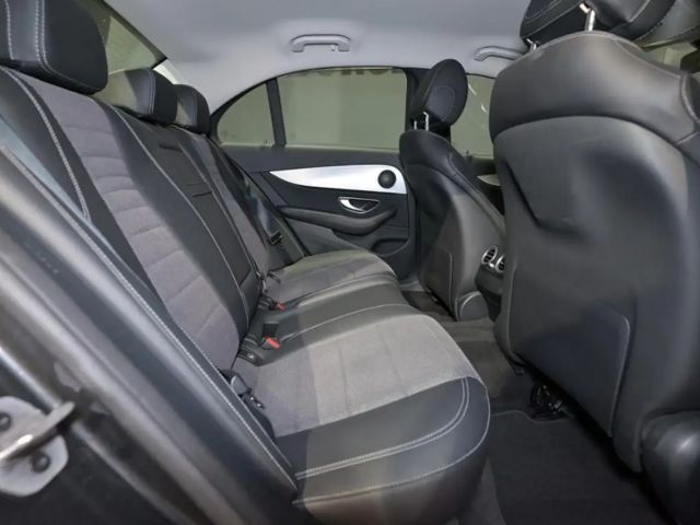 Mercedes-Benz E 220 AVANTGARDE E 220 d Sedan