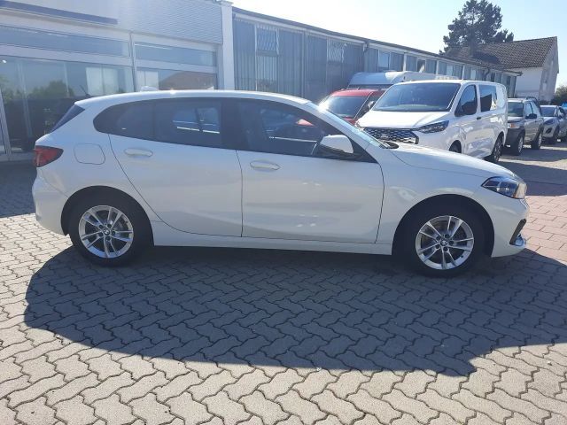 BMW 118 118i Sedan Sport Line