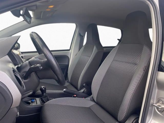 Volkswagen up! Active