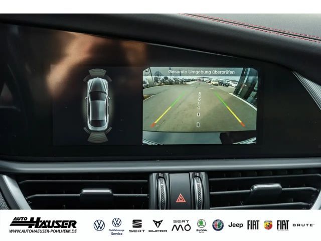 Alfa Romeo Giulia AT8 Q4 Turbo