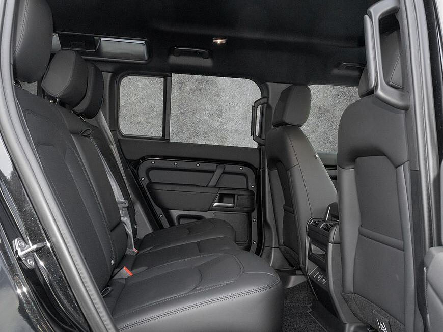 Land Rover Defender 110 Dynamic SE