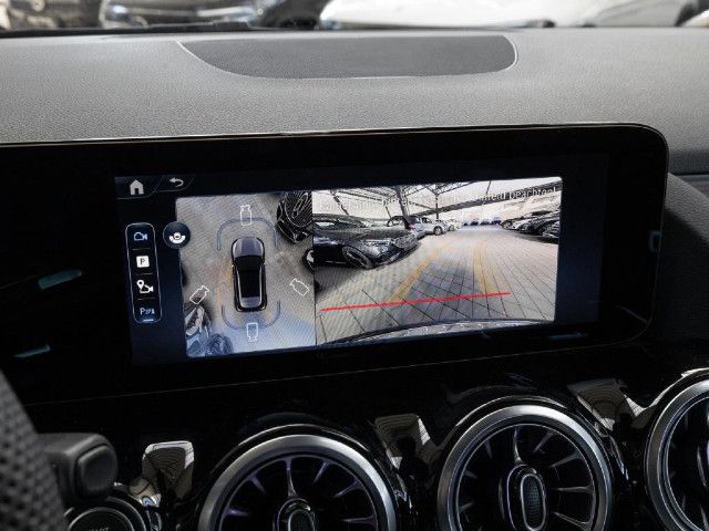 Mercedes-Benz GLA 180 AMG Line