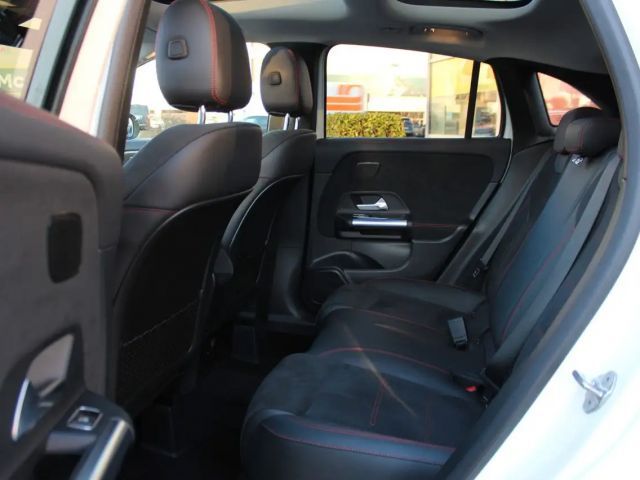 Mercedes-Benz GLA 250 4MATIC AMG Line