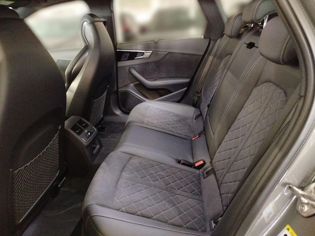 Audi A4 40 TFSI Avant Quattro S-Line S-Tronic