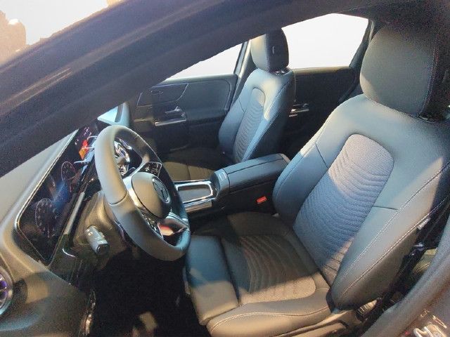 Mercedes-Benz B 180 Sedan