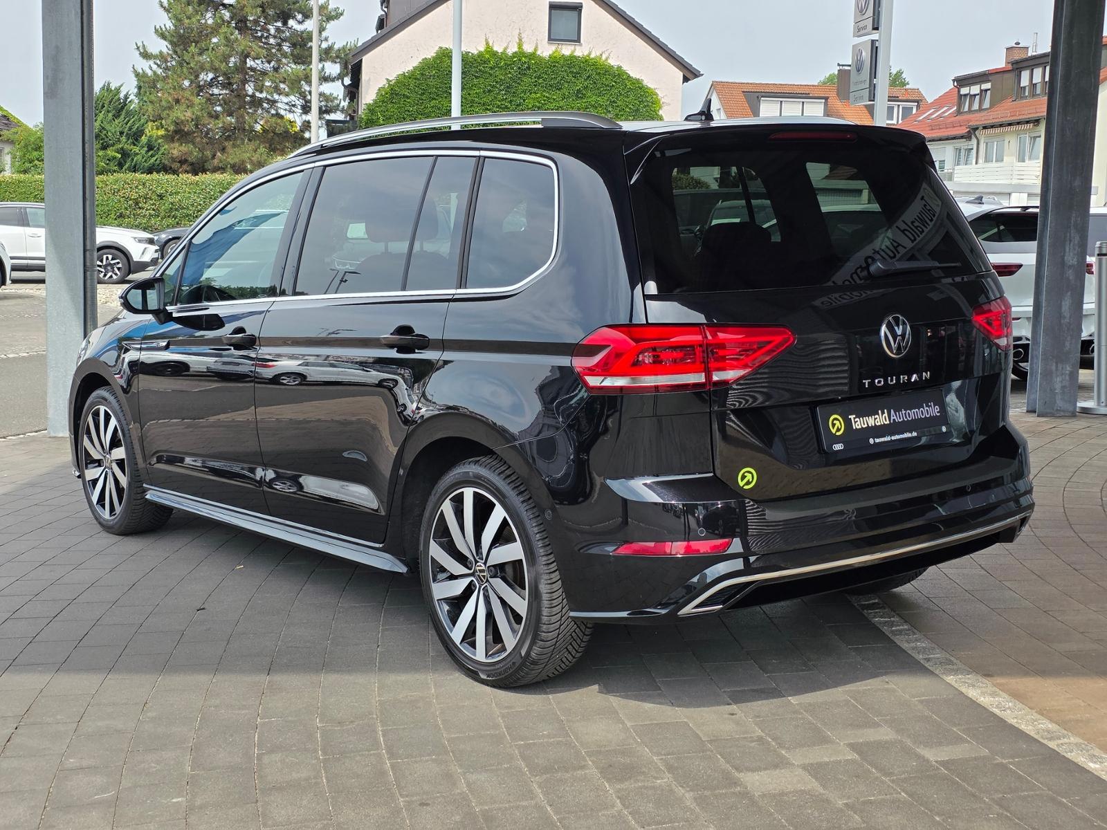 Volkswagen Touran 1.5 TSI DSG IQ.Drive R-Line