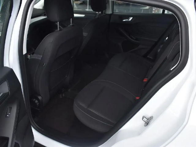 Ford Focus Cool & Connect