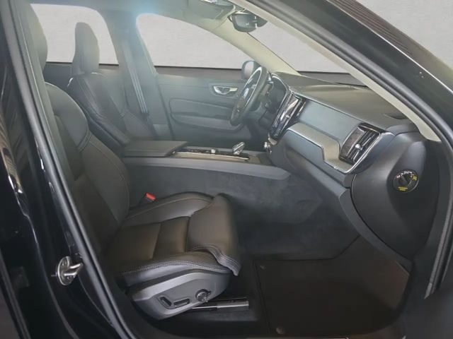 Volvo XC60 AWD Dark Plus