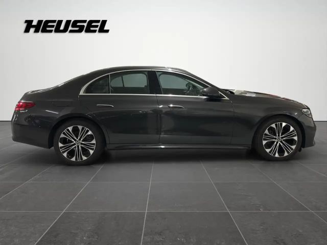 Mercedes-Benz E 200 AVANTGARDE Sedan