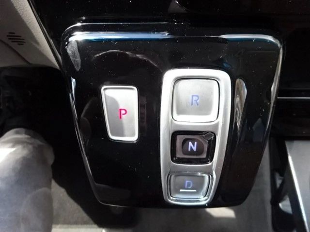 Hyundai Staria Signature