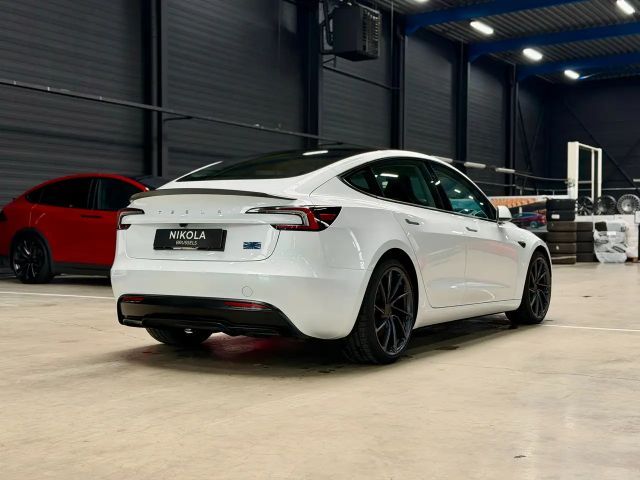 Tesla Model 3 Performance