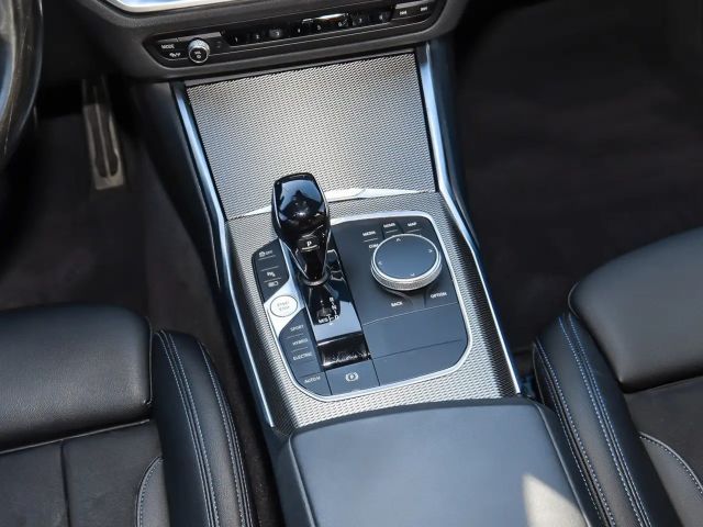 BMW 320 320e M-Sport Sedan