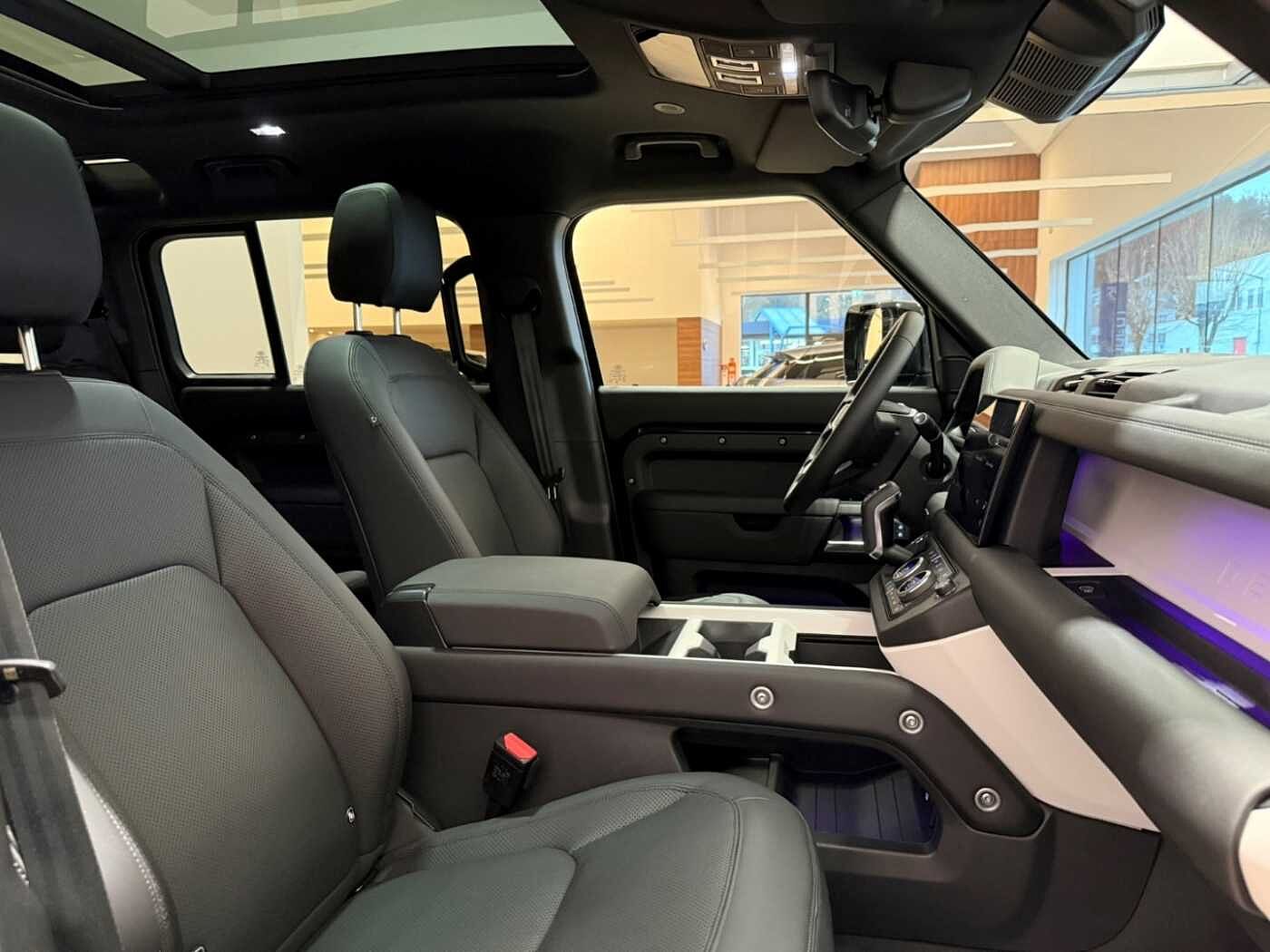 Land Rover Defender 110 Dynamic SE