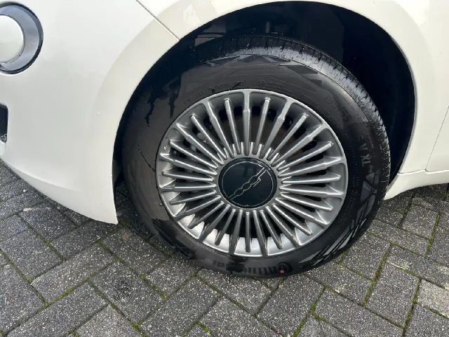 Fiat 500e LED-TAGFAHRLICHT / RADIO / KLIMA