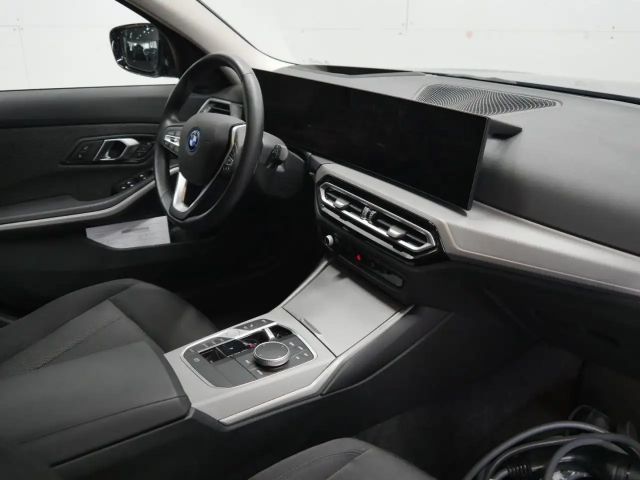 BMW 330 330e Touring xDrive
