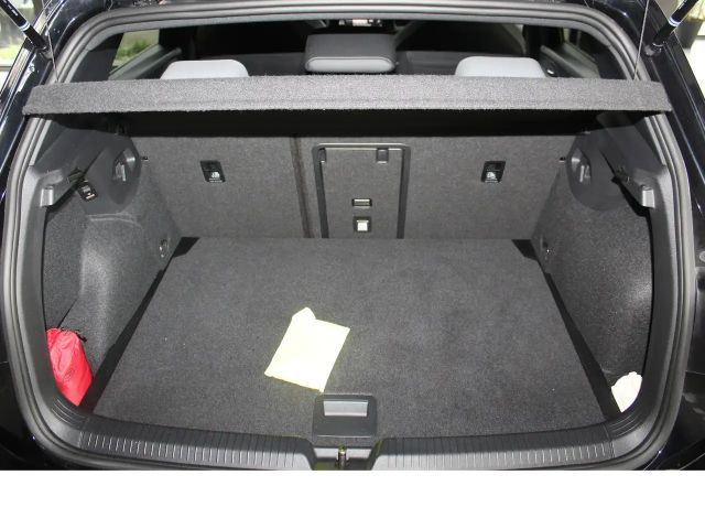 Volkswagen Golf 1.5 eTSI DSG R-Line