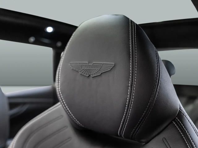 Aston Martin DBX Magnetic Silver Onyx Black