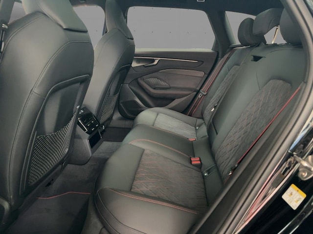 Audi A6 Avant Quattro S-Tronic