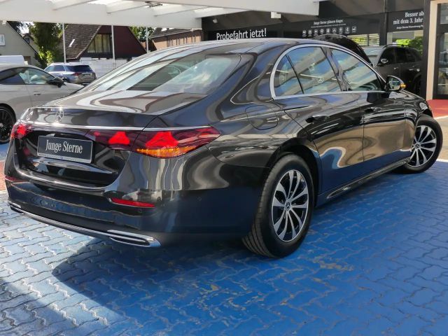 Mercedes-Benz E 200 AVANTGARDE Sedan